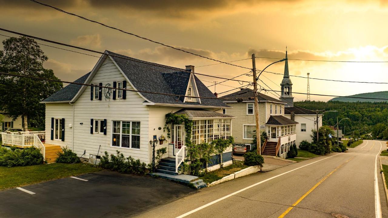 Bed & Cafe Petit Papillon Bed & Breakfast Grandes-Bergeronnes Luaran gambar