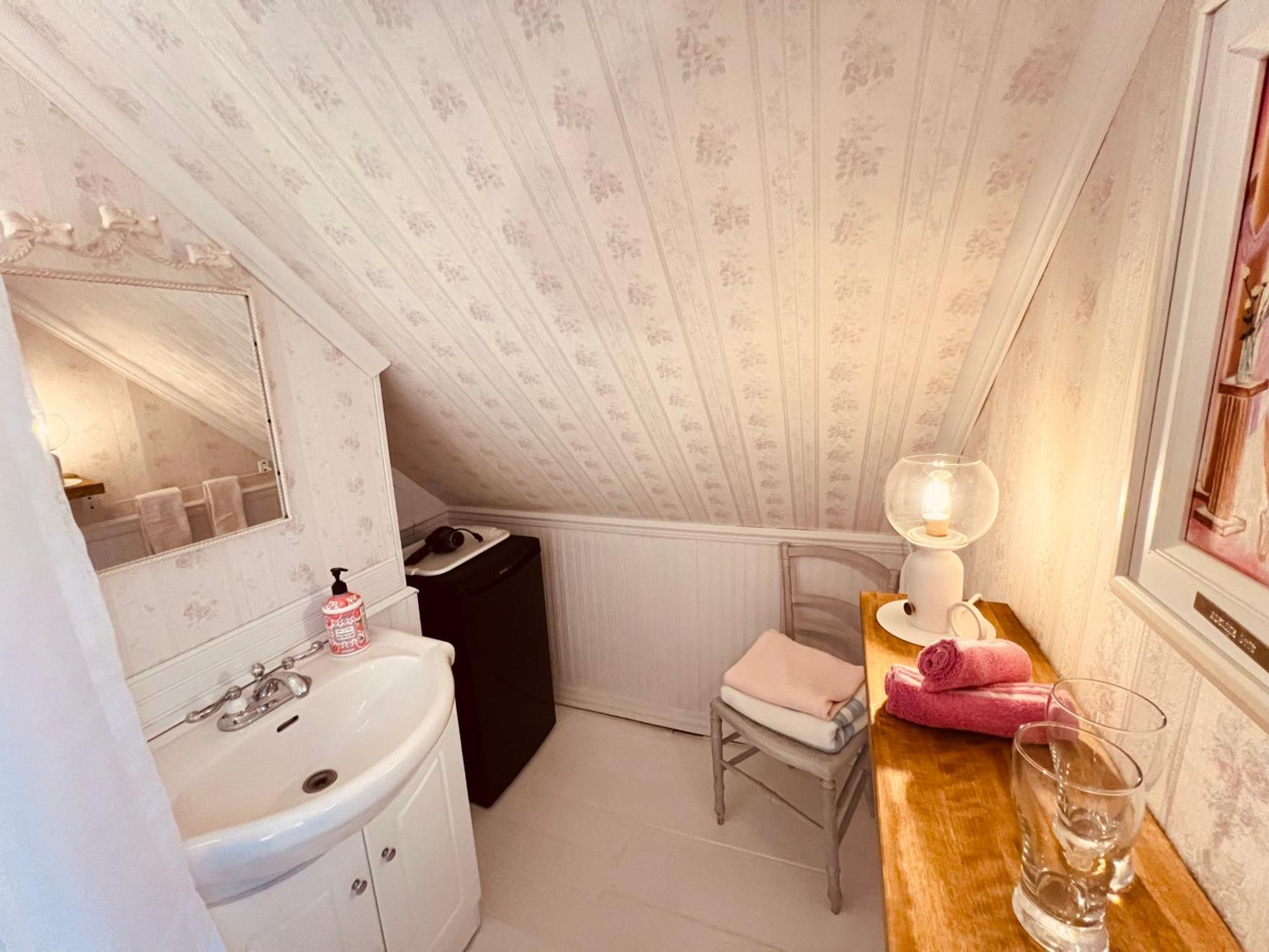 Bed & Cafe Petit Papillon Bed & Breakfast Grandes-Bergeronnes Bilik gambar
