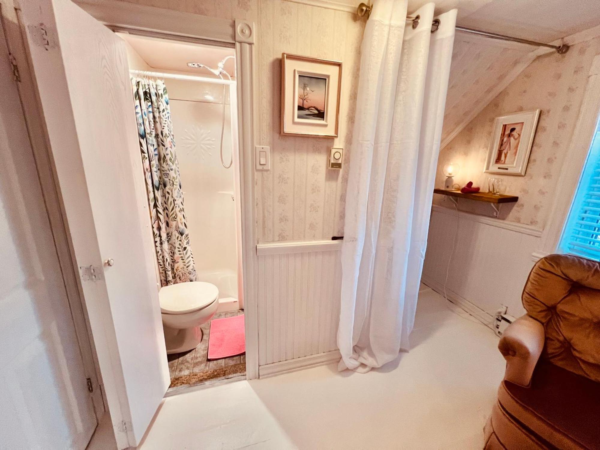 Bed & Cafe Petit Papillon Bed & Breakfast Grandes-Bergeronnes Bilik gambar