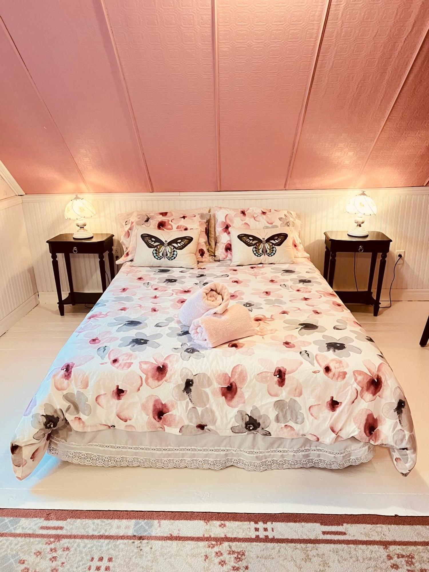 Bed & Cafe Petit Papillon Bed & Breakfast Grandes-Bergeronnes Bilik gambar